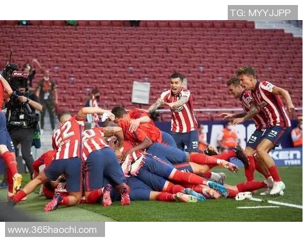 巴萨与马竞激战西甲巅峰对决球迷期待精彩瞬间与战术较量 巴萨与马竞激战西甲巅峰对决球迷期待精彩瞬间与战术较量