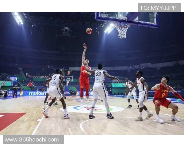 广东东莞男篮迎战深圳队全力争胜展现篮球激情与团队精神