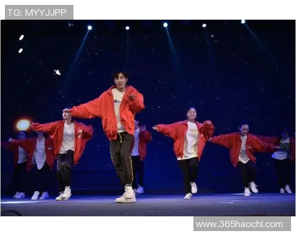 火花与太阳七月的激情碰撞揭示青春的无限可能与梦想的追逐