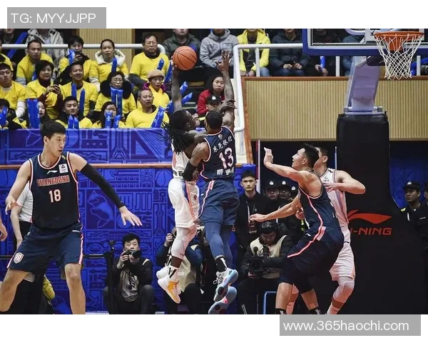 尼克斯与马刺激战正酣NBA赛场再现经典对决精彩瞬间回顾